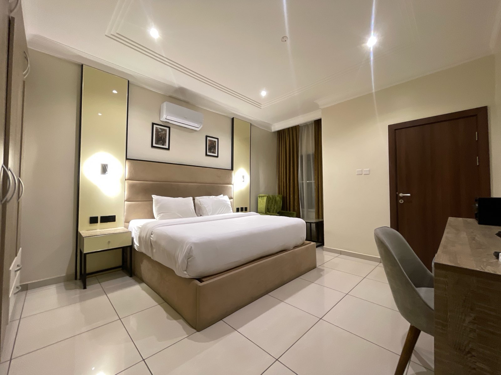 Business Suite at Five Homes Hotel